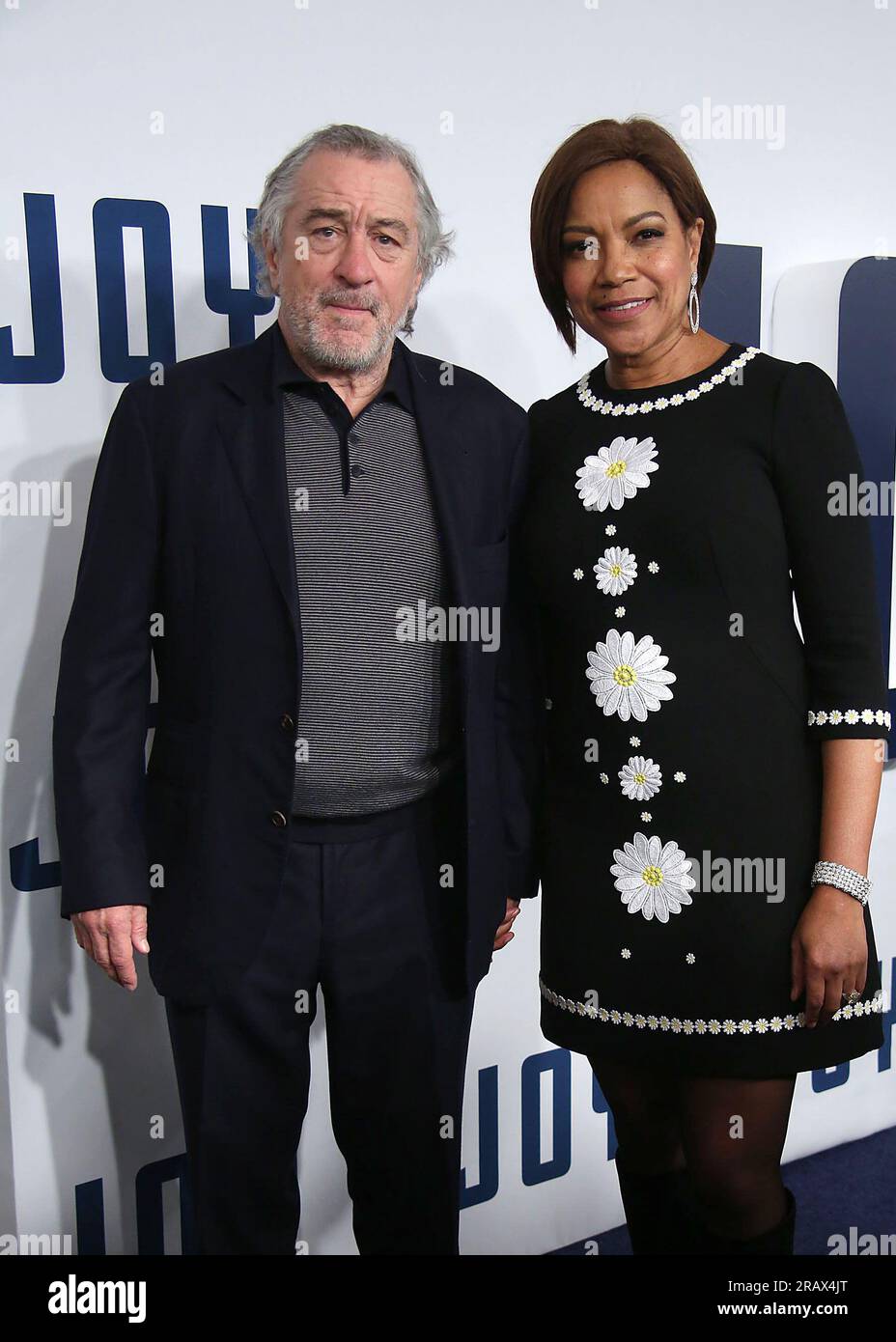 Manhattan, États-Unis d'Amérique. 13 décembre 2015. NEW YORK, NY - DÉCEMBRE 13 : Robert de Niro, Grace Hightower, James Packer assiste à la première de Joy au Ziegfeld Theater le 13 décembre 2015 à New York. Personnes : Robert de Niro, Grace Hightower crédit : Storms Media Group/Alamy Live News Banque D'Images