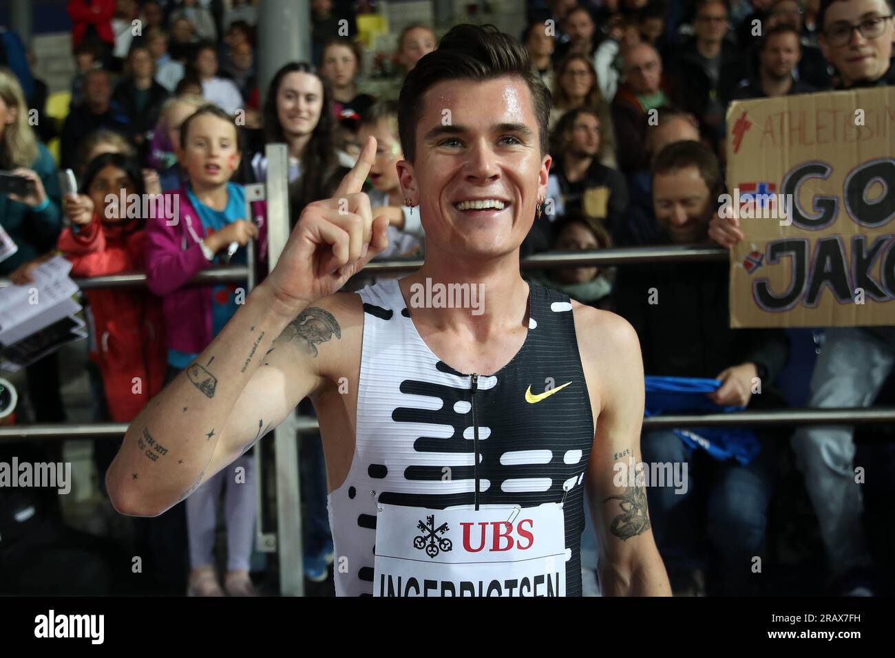 Jakob Ingebrigtsen (NOR) pose après avoir remporté le 1.500m en 3:28,72 lors de Athletiissima, vendredi 30 juin 2023, à Lausanne, Suisse. (Jiro Mochizuki/image du sport) Banque D'Images