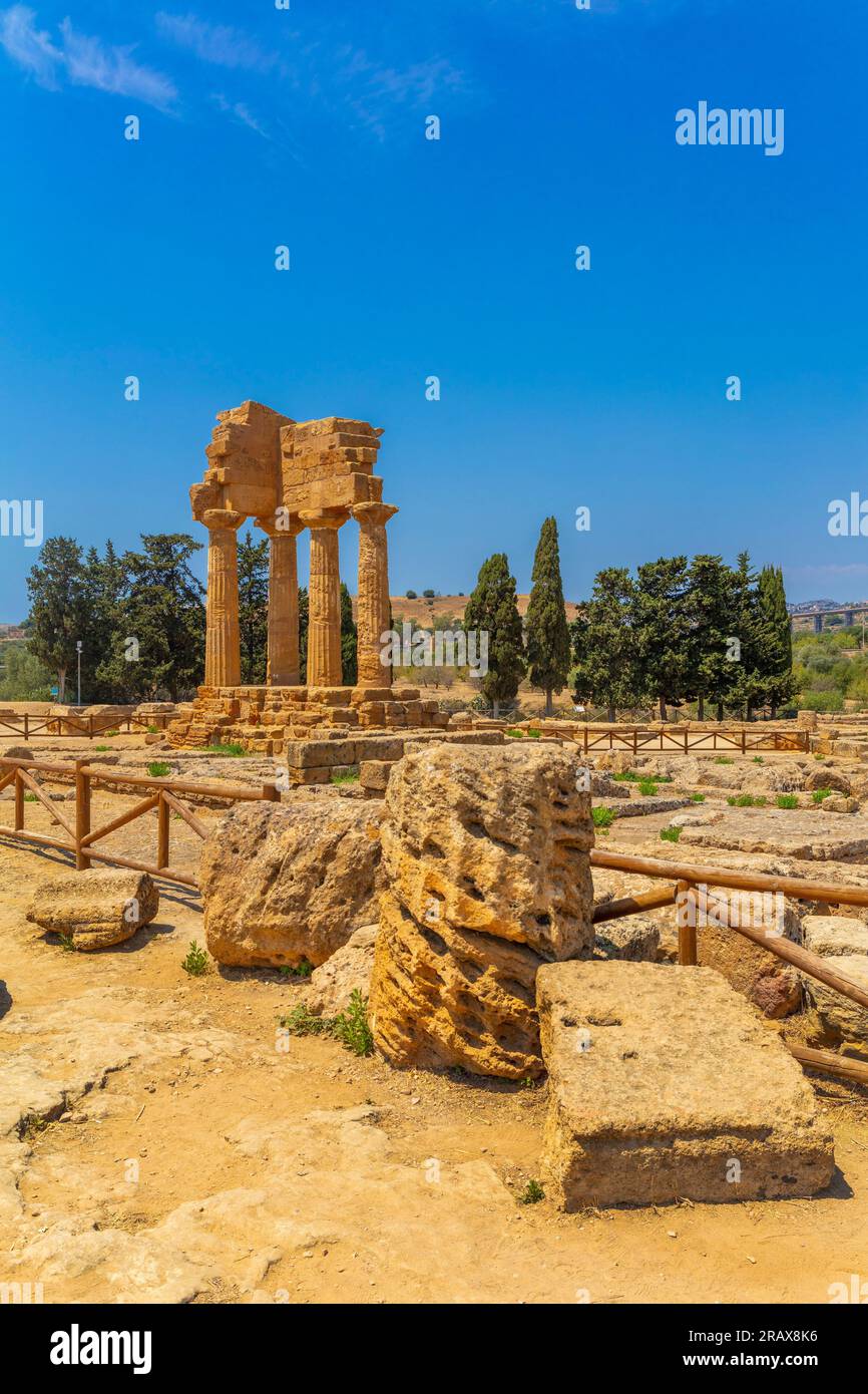 Temple du Dioscuri, Vallée des temples, Agrigente, Sicile, Italie Banque D'Images