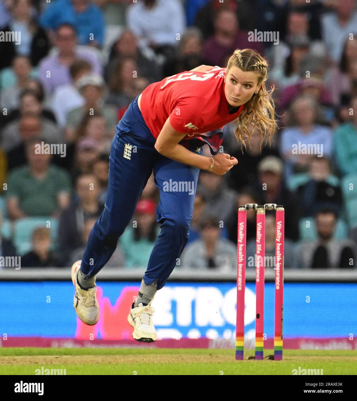 Oval, Angleterre. 3 juillet 2023. Lauren Bell d'Angleterre lors du deuxième match Vitality IT20 entre les England Women et Australia Women. Crédit : Nigel Bramley/Alamy Live News Banque D'Images