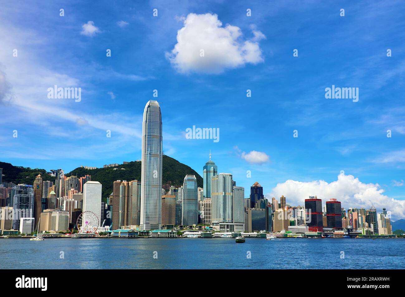 Victoria Harbour and Skyline, Hong Kong, Chine Banque D'Images