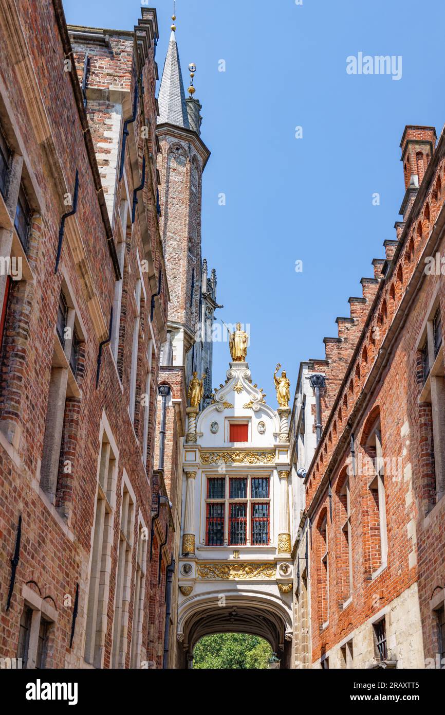 Pont de liaison entre l'ancien registre civil et l'Hôtel de ville, Bruges, Belgique connu sous le nom de Bruges Vrije (liberté de Bruges), Renaissance Hall sur Burg SQ Banque D'Images