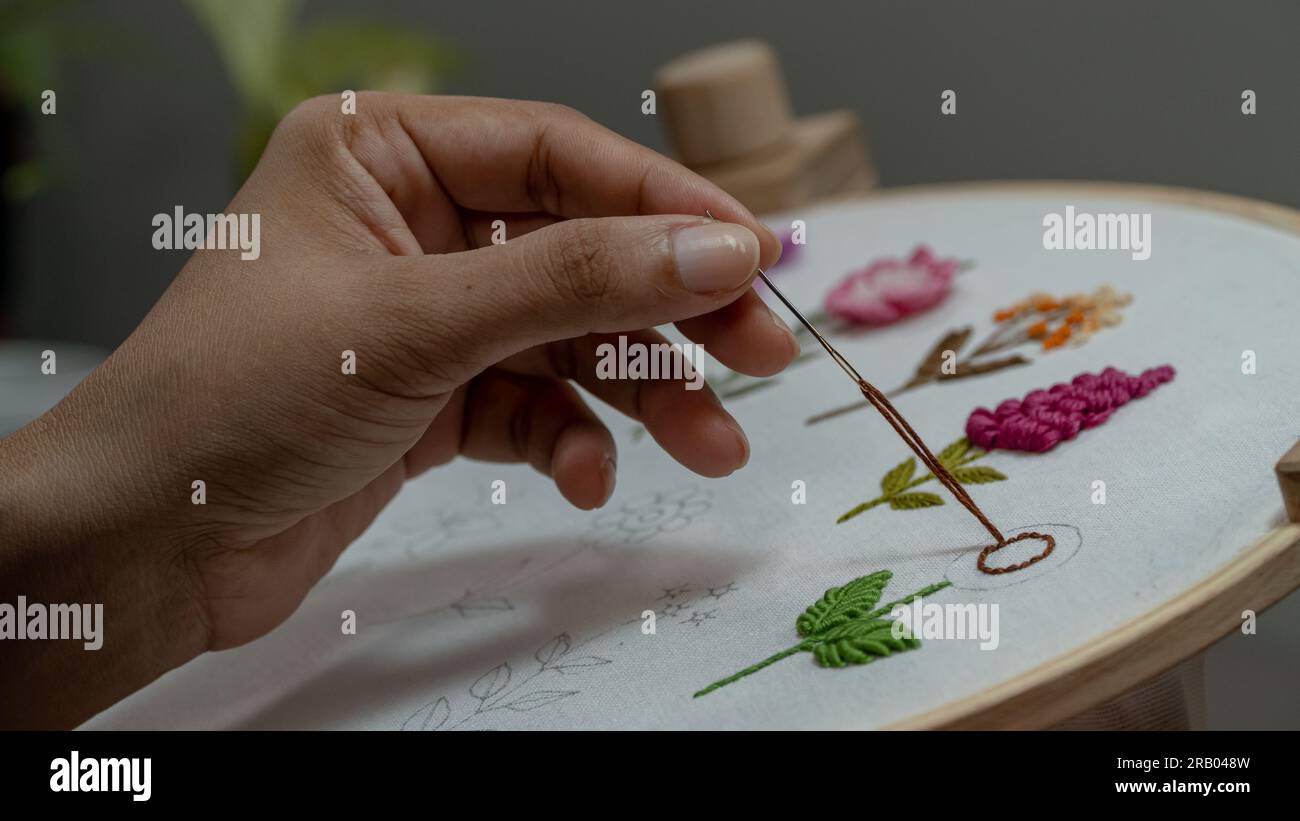 A Relaxing Embroidery Flower Project - embrasser une vie créative, concept photo Banque D'Images