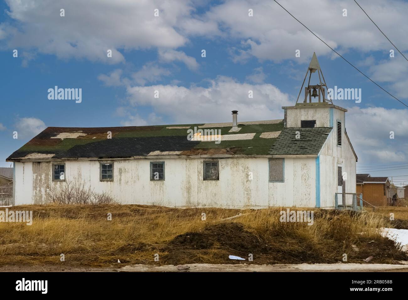 Une vieille église dans la ville autochtone de fort Severn sur la baie d'Hudson, la communauté la plus septentrionale de l'Ontario, au Canada Banque D'Images