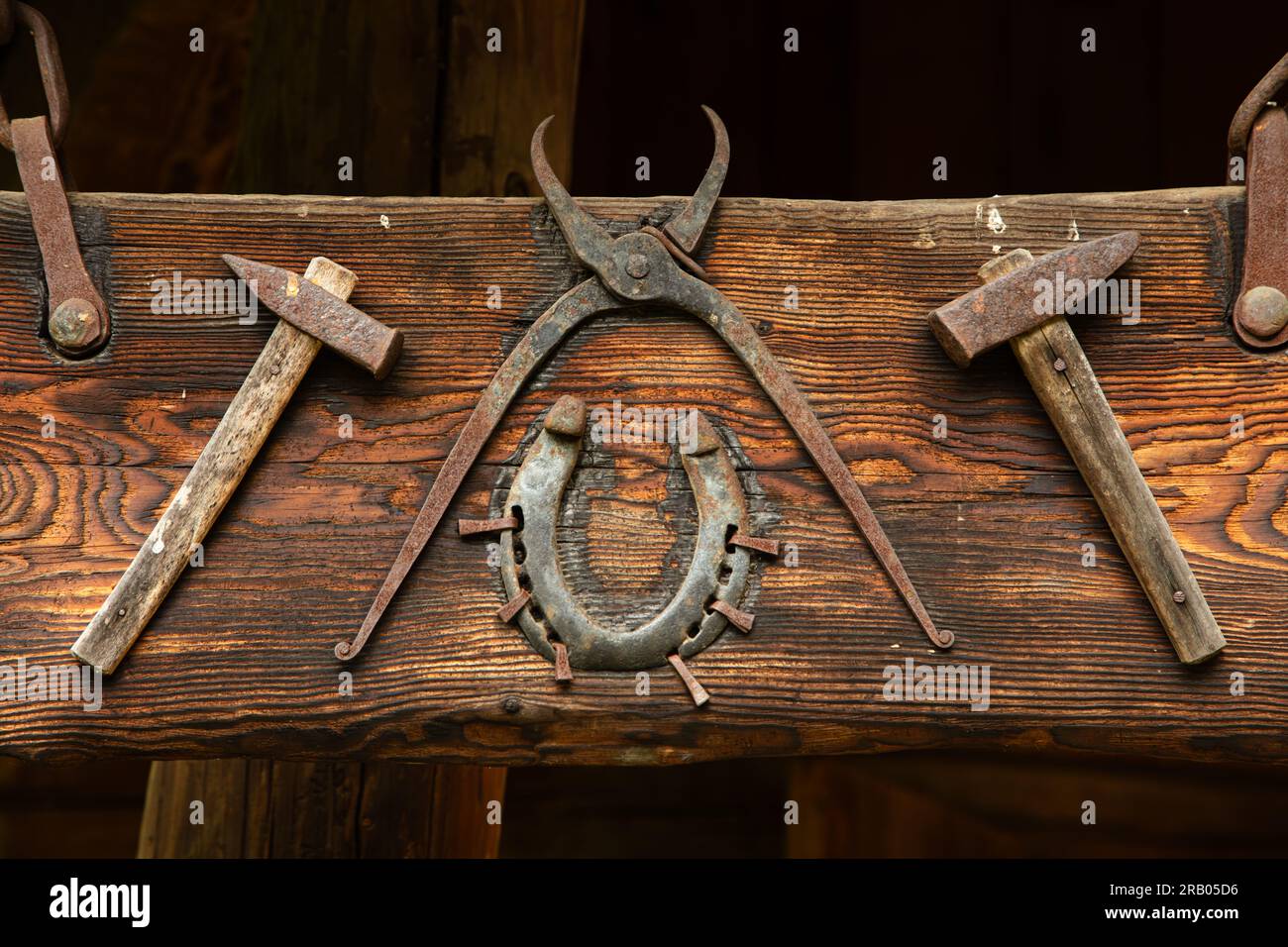 Les Outils De Forgeron Antique Image stock - Image du four, métal