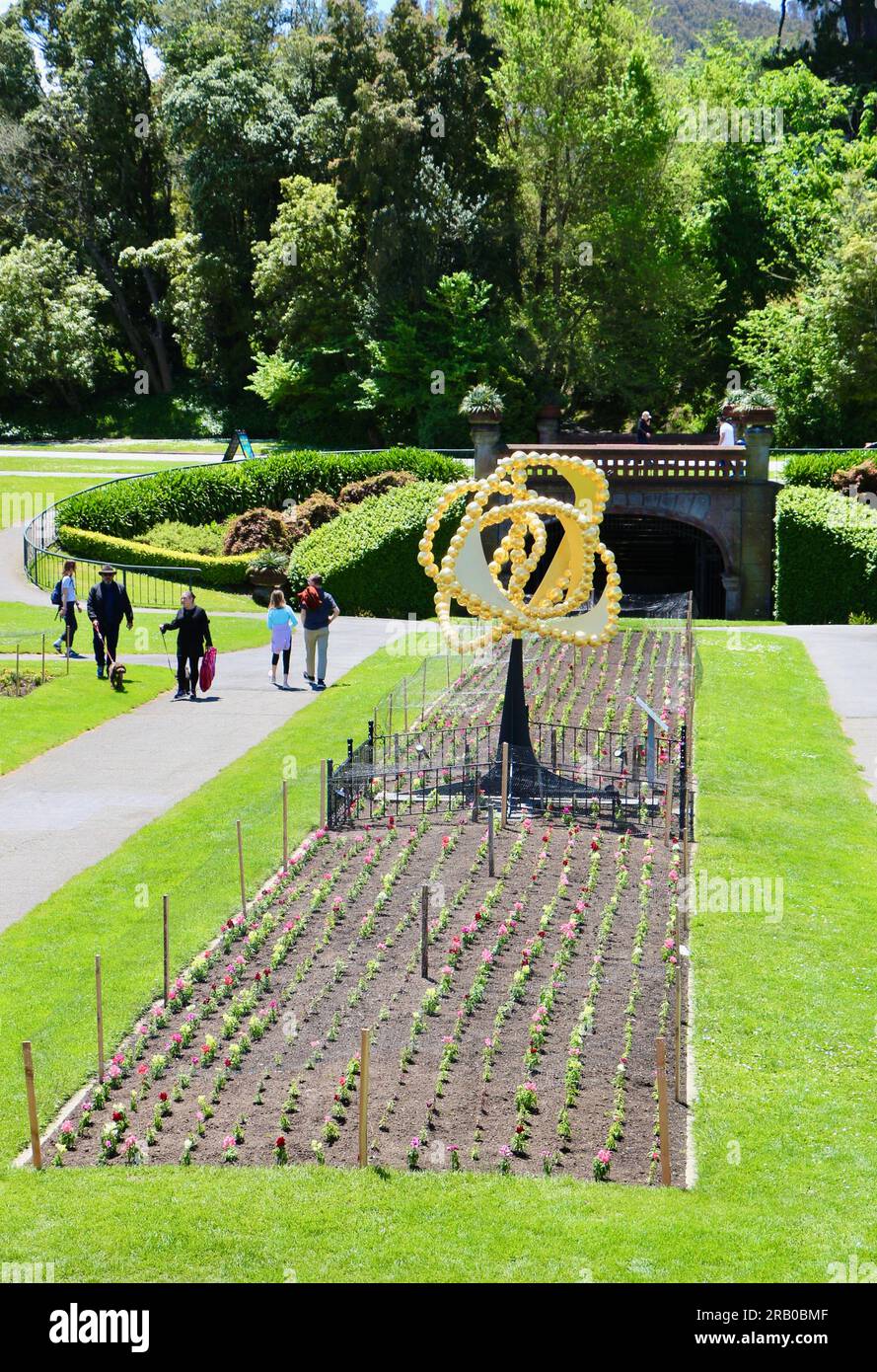 Sculpture la Rose des vents or et aluminium du sculpteur Jean-Michel Othoniel Golden Gate Park San Francisco Californie USA Banque D'Images