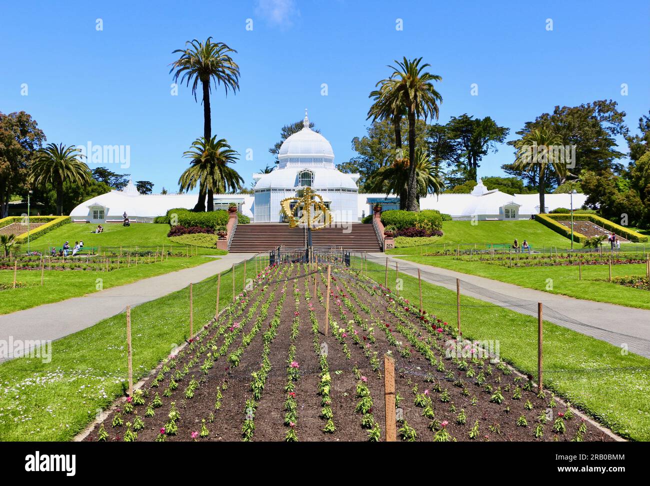 Historic Conservatory of Flowers serre victorienne construite en 1879 dans un fort ensoleillement Golden Gate Park San Francisco California USA Banque D'Images