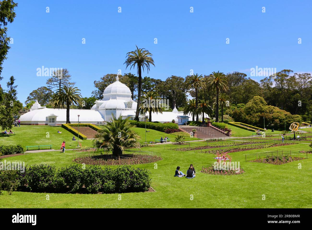 Historic Conservatory of Flowers serre victorienne construite en 1879 dans un fort ensoleillement Golden Gate Park San Francisco California USA Banque D'Images