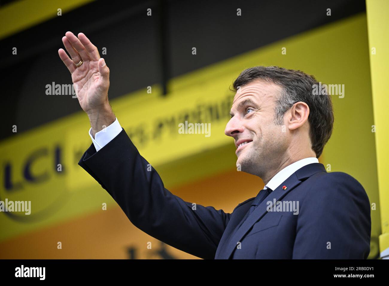 Cauterets Cambasque, France. 06 juillet 2023. Le président français Emmanuel Macron photographié sur le podium après la 6e étape du Tour de France, une course cycliste de 144 9 km de Tarbes à Cauterets-Cambasque, le jeudi 06 juillet 2023. Le Tour de France de cette année aura lieu du 01 au 23 juillet 2023. BELGA PHOTO JASPER JACOBS crédit : Belga News Agency/Alamy Live News Banque D'Images