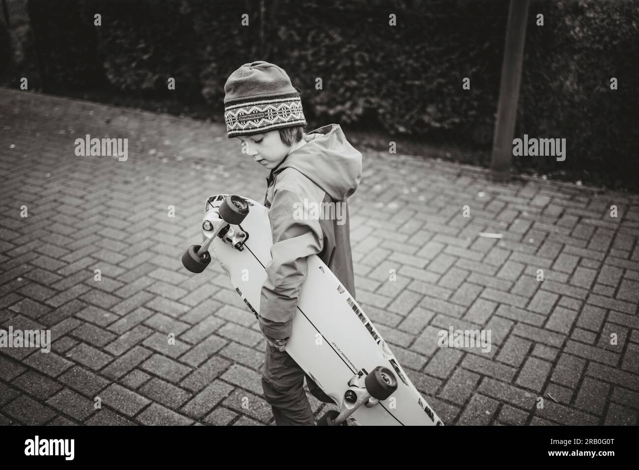 Boy with skateboard Banque D'Images