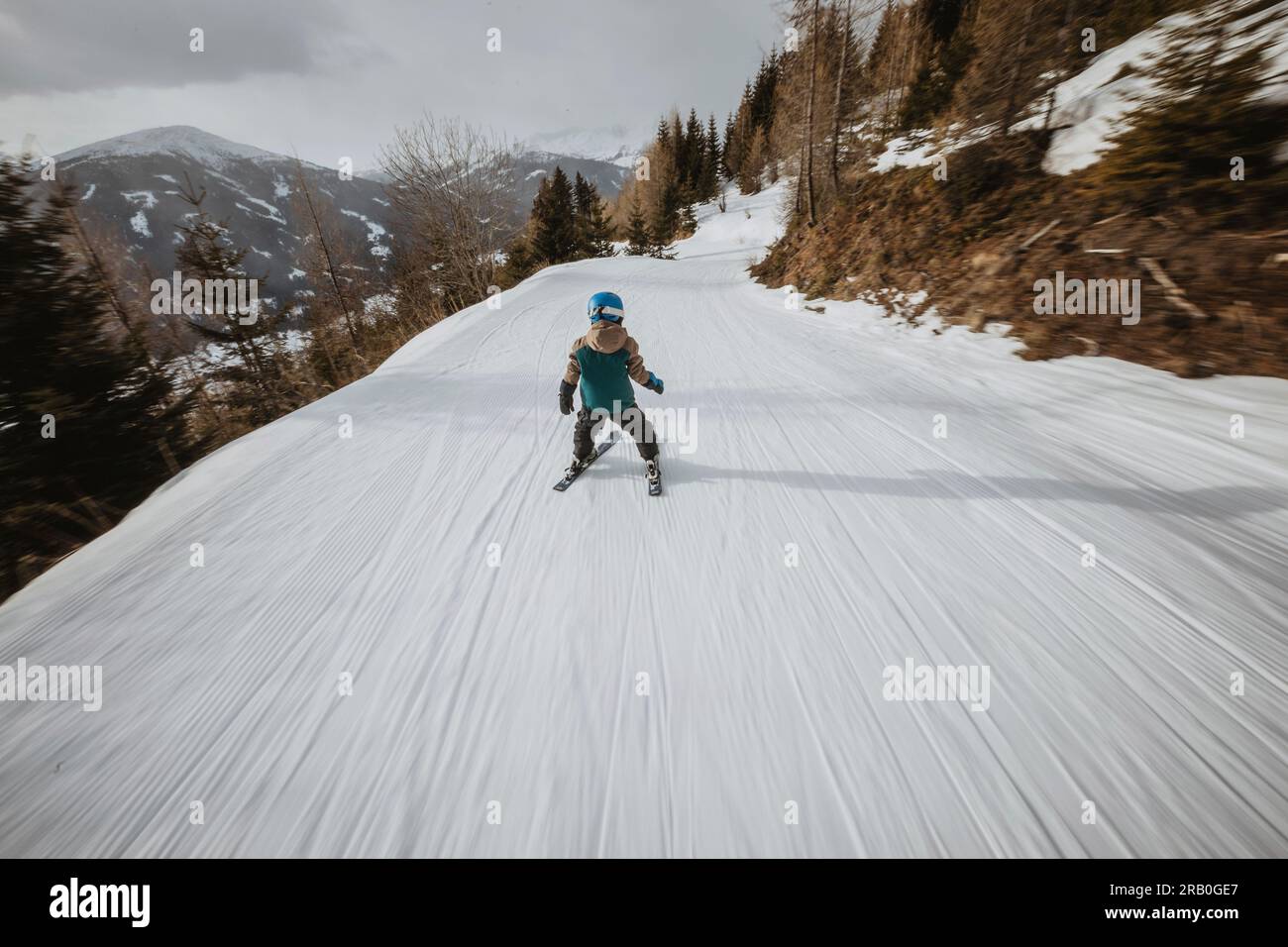 Garçon sur une descente de vallée à St.Michael Banque D'Images