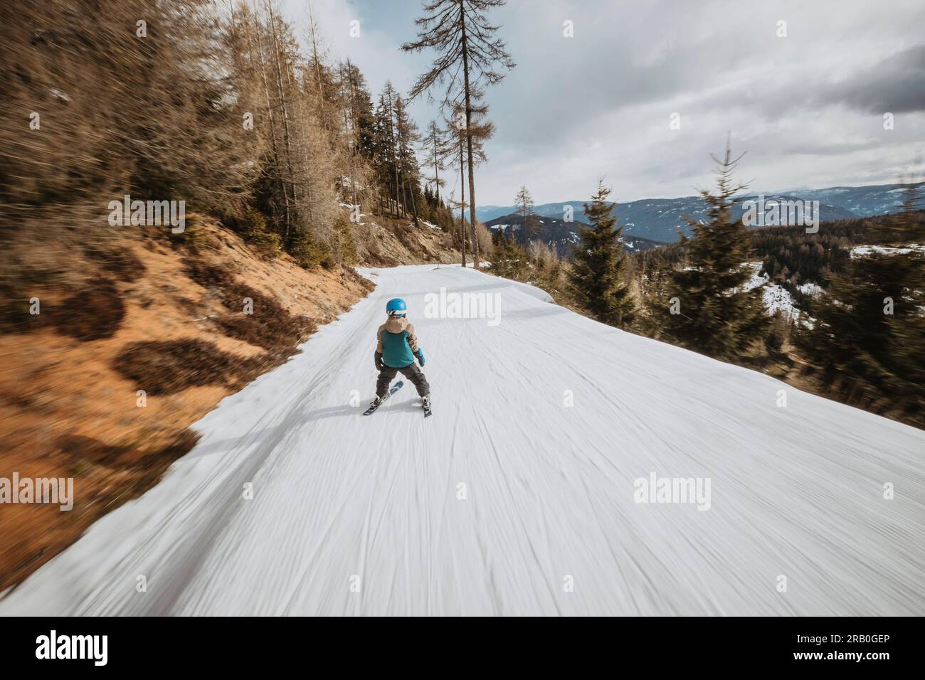 Garçon sur une descente de vallée à St.Michael Banque D'Images