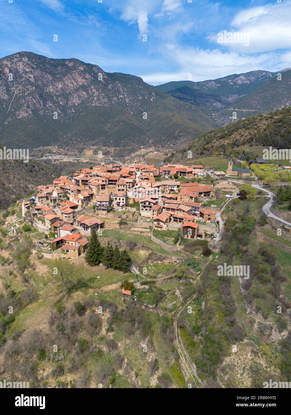 Vue aérienne de la pittoresque ville d'Arseguel dans l'Alto Urgel à Lerida dans les Pyrénées catalanes en Espagne Banque D'Images