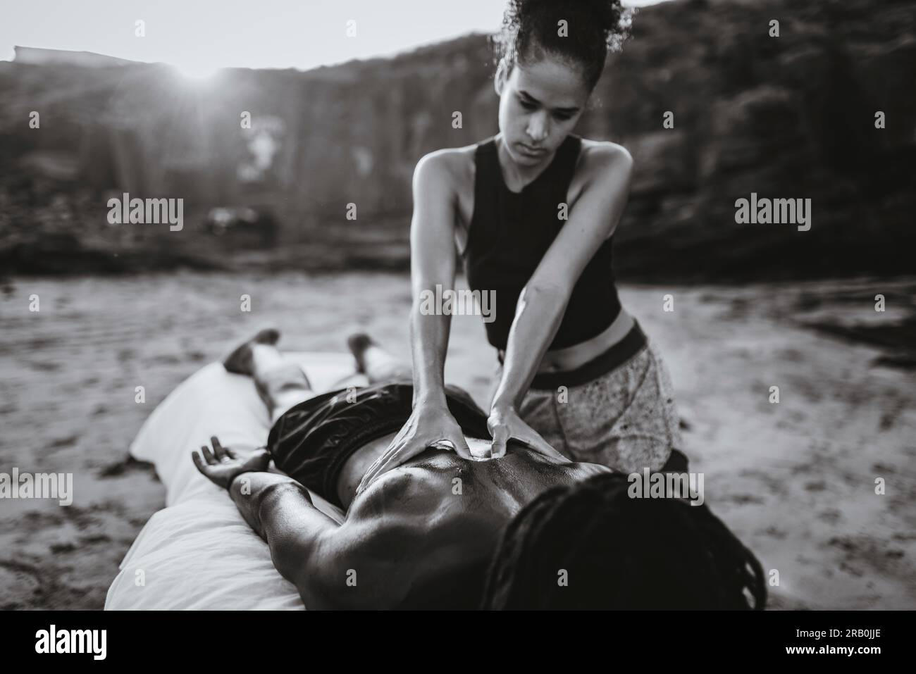 Massage sur la plage de Tarrafal, Cap Vert, Afrique Banque D'Images