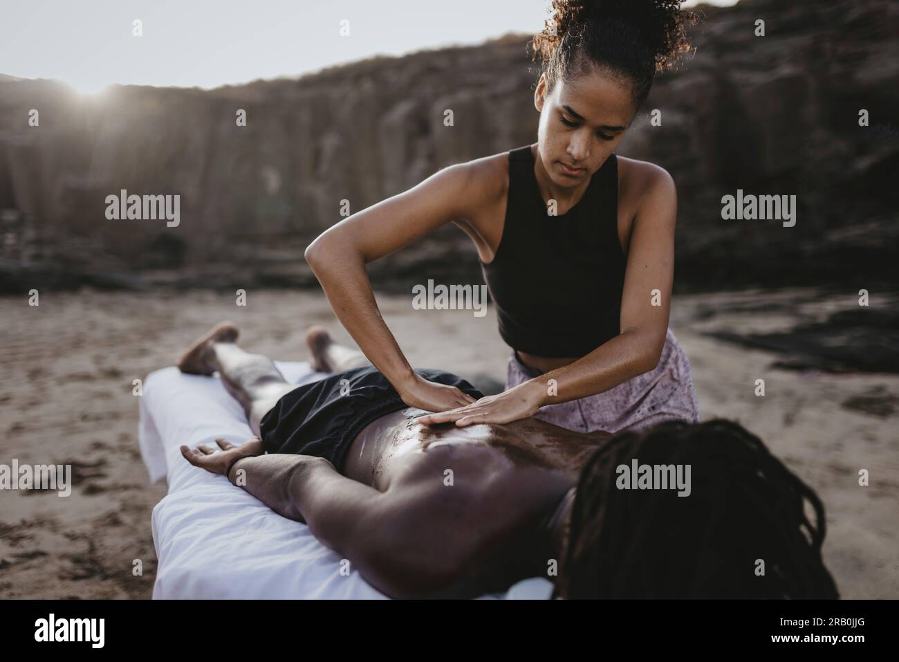 Massage sur la plage de Tarrafal, Cap Vert, Afrique Banque D'Images