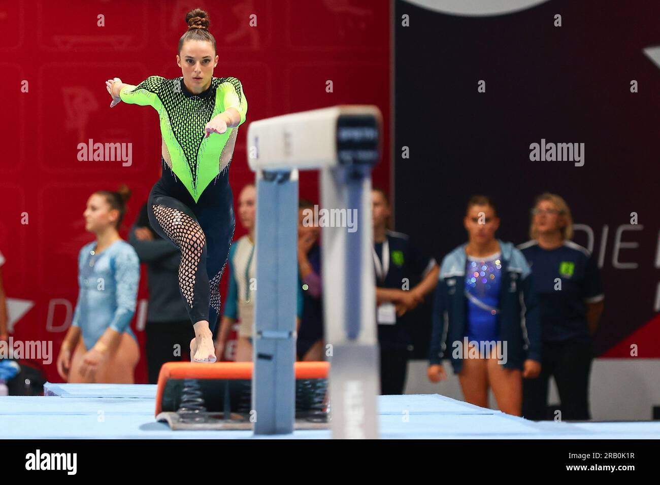 Düsseldorf, Allemagne, 06.07.2023 : Pauline Schäfer-Betz (KTV Chemnitz). Düsseldorf, Allemagne, 06.07.2023 : gymnastique : Championnats d'Allemagne. «Die finals 2023» est un championnat national dans 18 sports, dont la natation et l'athlétisme. Avec l’événement qui se déroule dans un format aussi grand cette année, il semble qu’il y ait un essai à sec pour une candidature olympique allemande potentielle. Crédit : newsNRW / Alamy Live News Banque D'Images