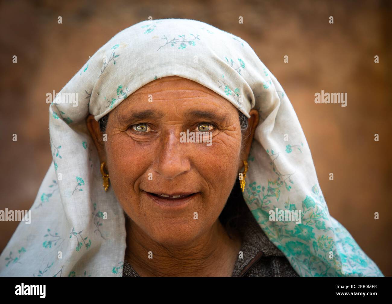 Portrait d'une femme cachemirienne aux yeux clairs, Jammu-et-Cachemire, Srinagar, Inde Banque D'Images