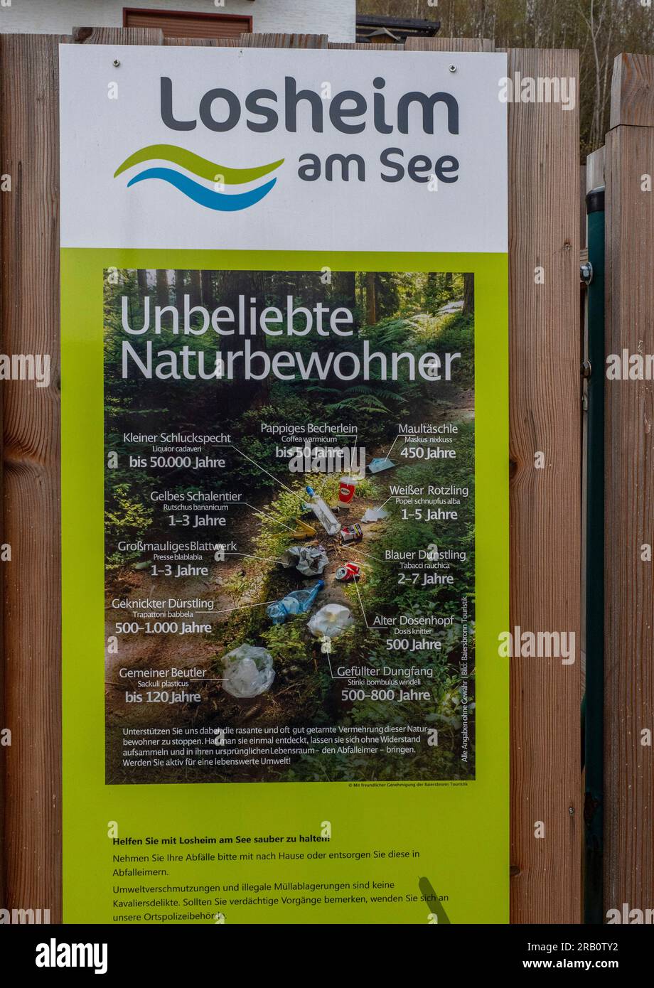 Panneau d'information à Waldhölzbach, sentier de randonnée Felsenweg Losheim am See, boucles de rêve Saar-Hunsrück, Parc naturel Saar-Hunsrück, Sarre, Allemagne Banque D'Images