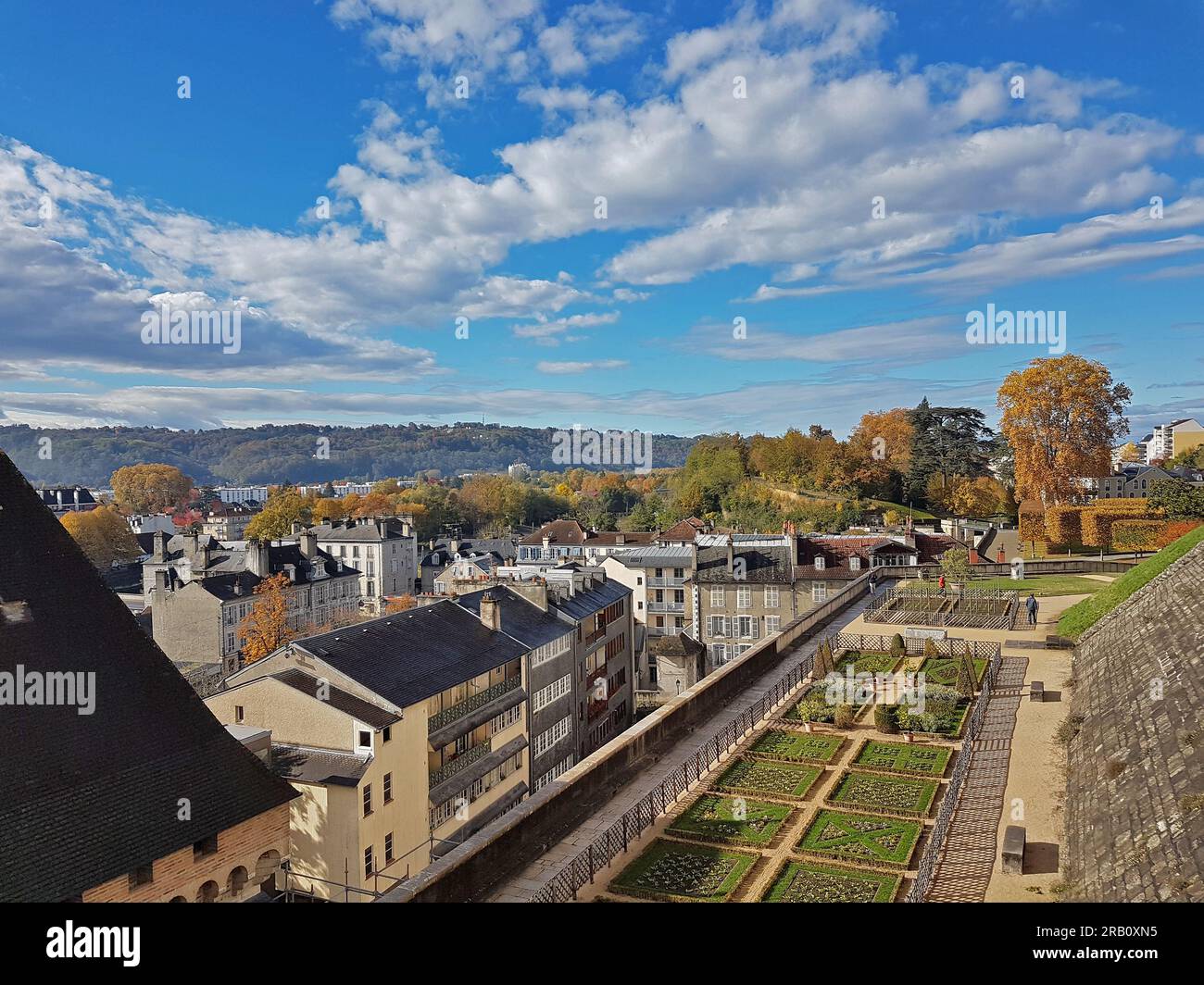 L'ancien château de Pau et son jardin formel sont situé dans la partie ancienne de la ville Banque D'Images