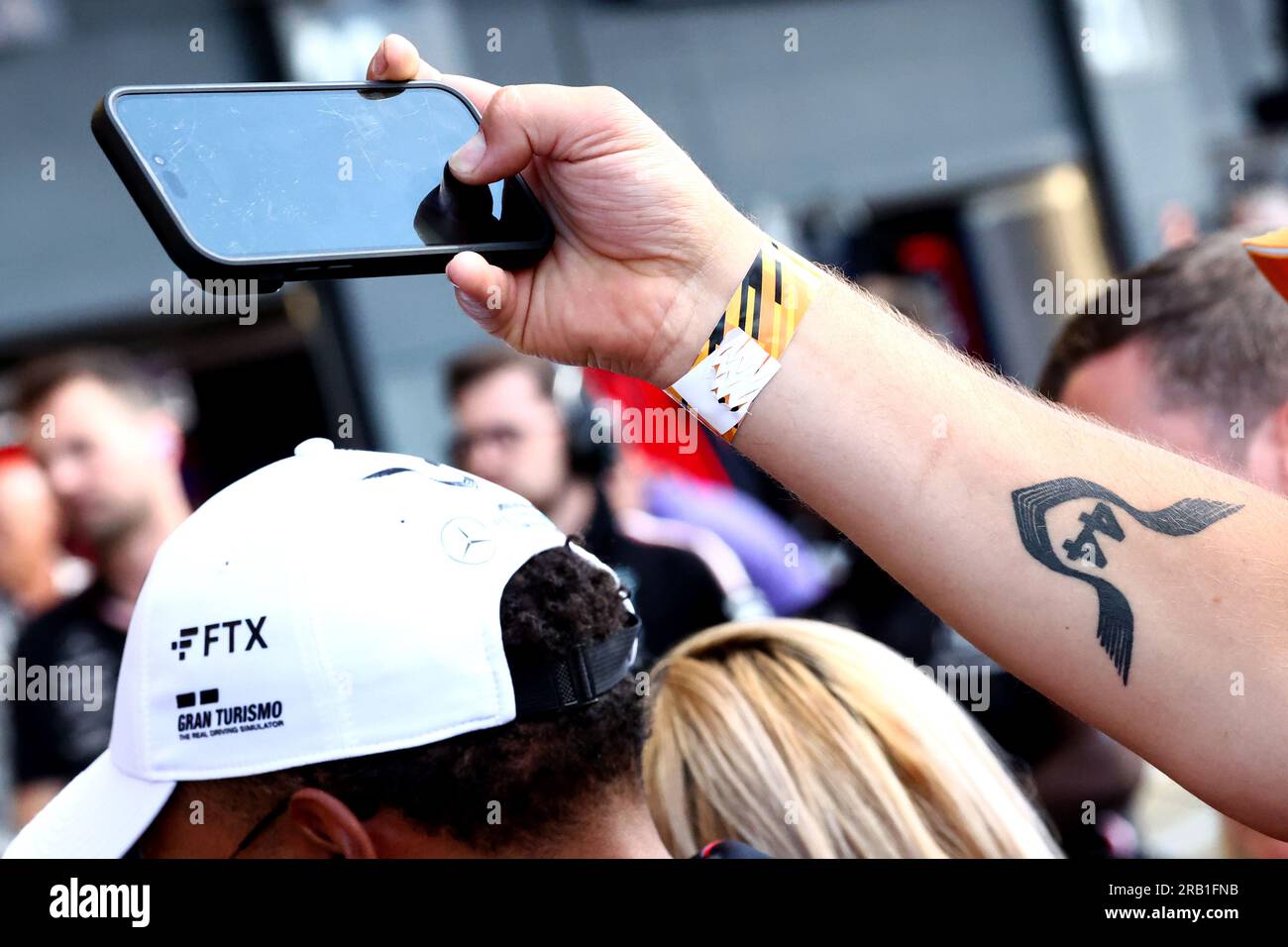 Silverstone, Royaume-Uni. 06 juillet 2023. Ambiance du circuit - ventilateur avec un tatouage Lewis Hamilton (GBR) Mercedes AMG F1. Championnat du monde de Formule 1, Rd 11, Grand Prix de Grande-Bretagne, jeudi 6 juillet 2023. Silverstone, Angleterre. Crédit : James Moy/Alamy Live News Banque D'Images