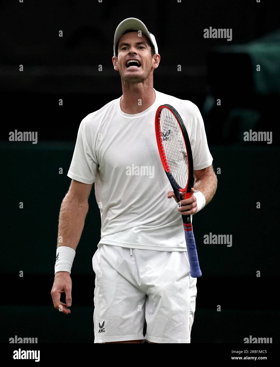 Andy Murray lors de son match contre Stefanos Tsitsipas le quatrième jour des Championnats de Wimbledon 2023 au All England Lawn tennis and Croquet Club à Wimbledon. Date de la photo : jeudi 6 juillet 2023. Banque D'Images