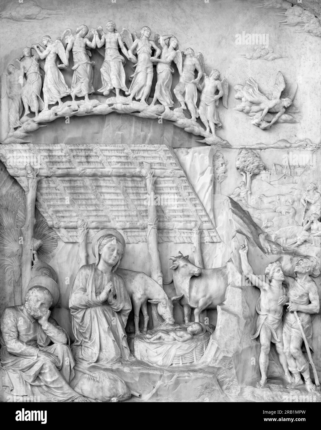 NAPLES, ITALIE - 21 AVRIL 2023 : le relief en marbre de la Nativité dans l'église Chiesa di Sant'Anna dei Lombardi par Antonio Rossellino ( 1475). Banque D'Images