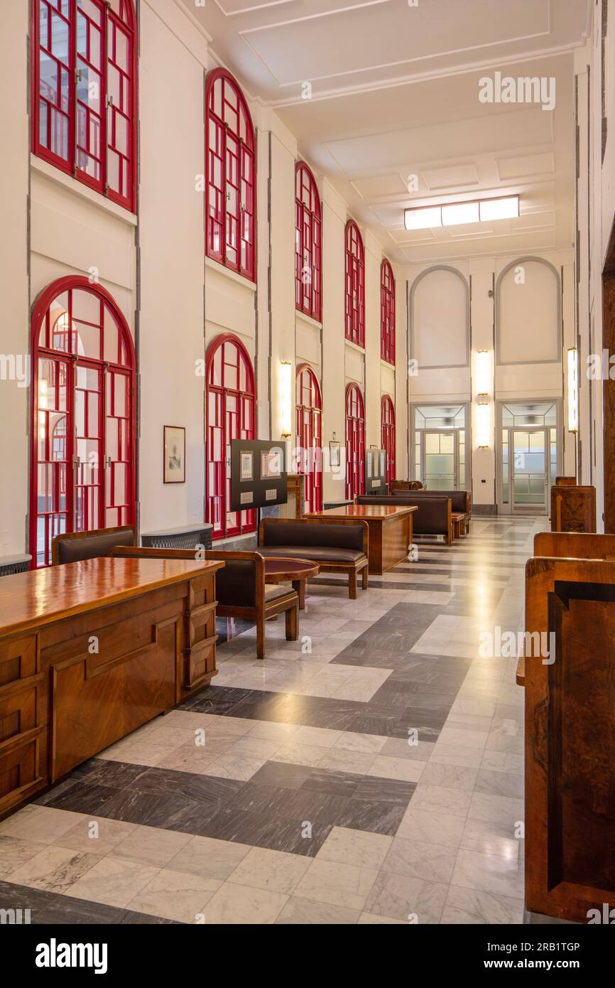 Deuxième étage, Palazzo Mezzanotte, Piazza degli Affari, Milano, Lombardia, Italie Banque D'Images