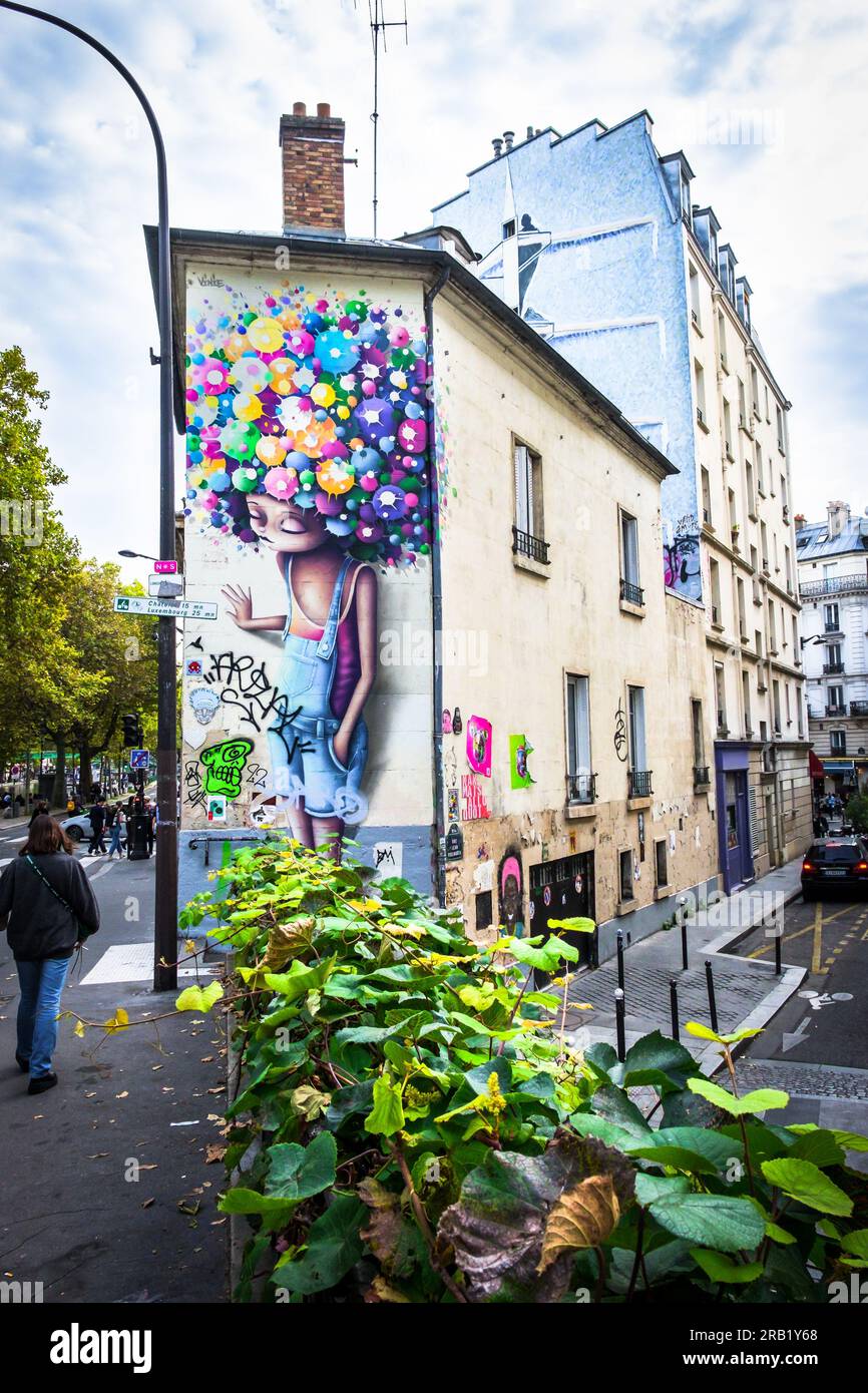 Paris, France, 29 novembre 2022, vue murale à l'angle de la rue Jean Poulmarch et du Quai de Valmy dans le 10ème arrondissement de la capitale Banque D'Images