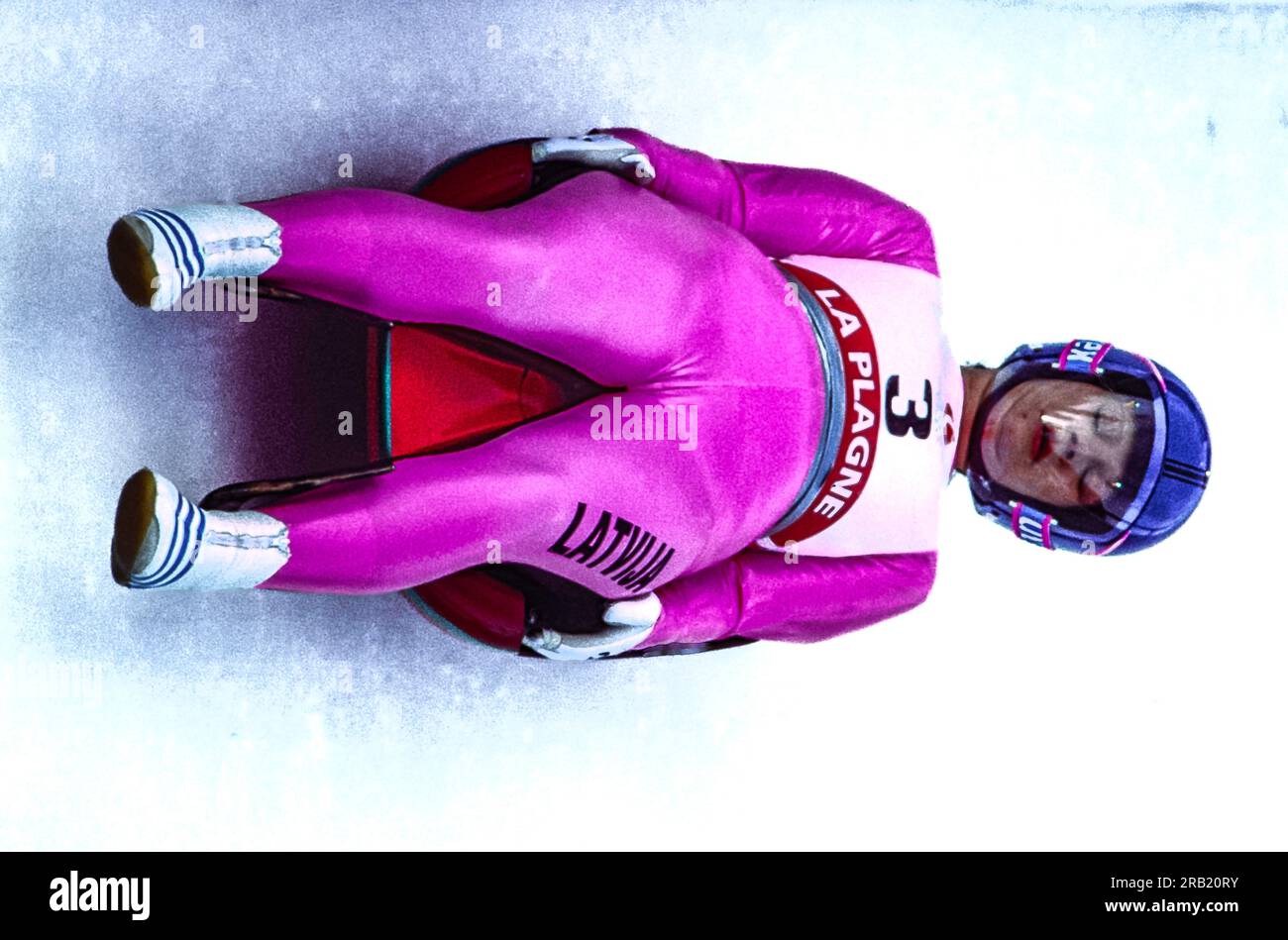 Evija Šulce (LAT) lors de la compétition de luge simple féminine aux Jeux Olympiques d'hiver de 1992 Banque D'Images