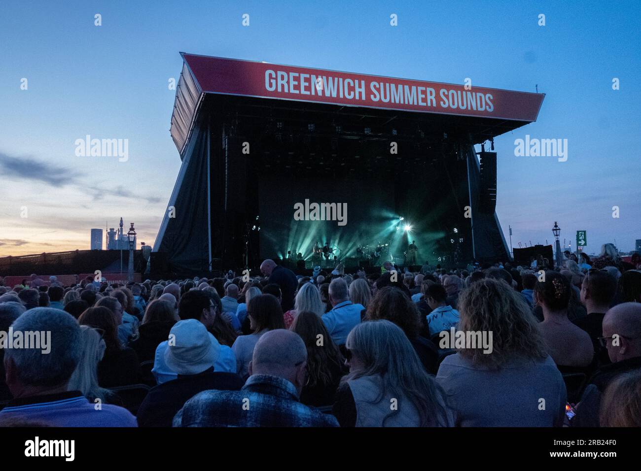 Greenwich Londres, Royaume-Uni. 6 juillet 2023. Tom Jones préforme à Greenwich Summer Sounds soutenu par Scouting for Girls devant des milliers de fans Credit : Paul Chambers/Alamy Live News Banque D'Images