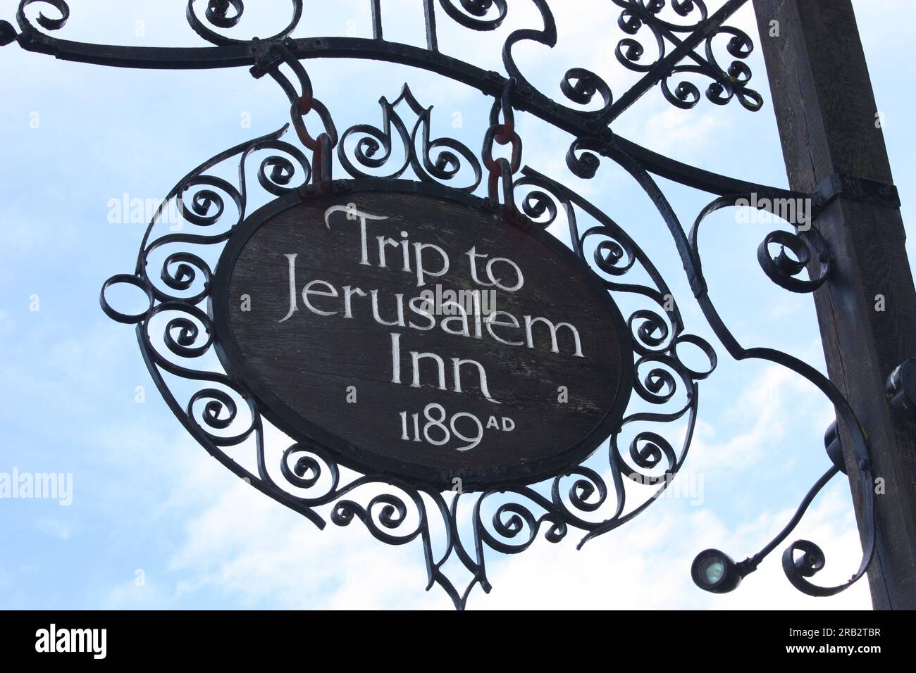 Un panneau pour le plus ancien pub d'Angleterre, le Trip to Jerusalem Inn, datant de 1189 Banque D'Images