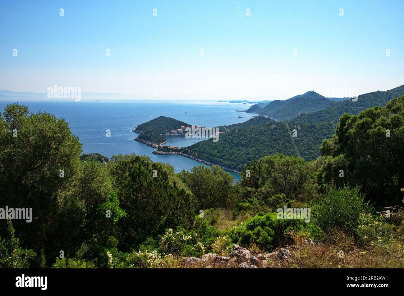 Vue panoramique de l'île de Lastovo, Croatie depuis le sommet d'une colline Banque D'Images