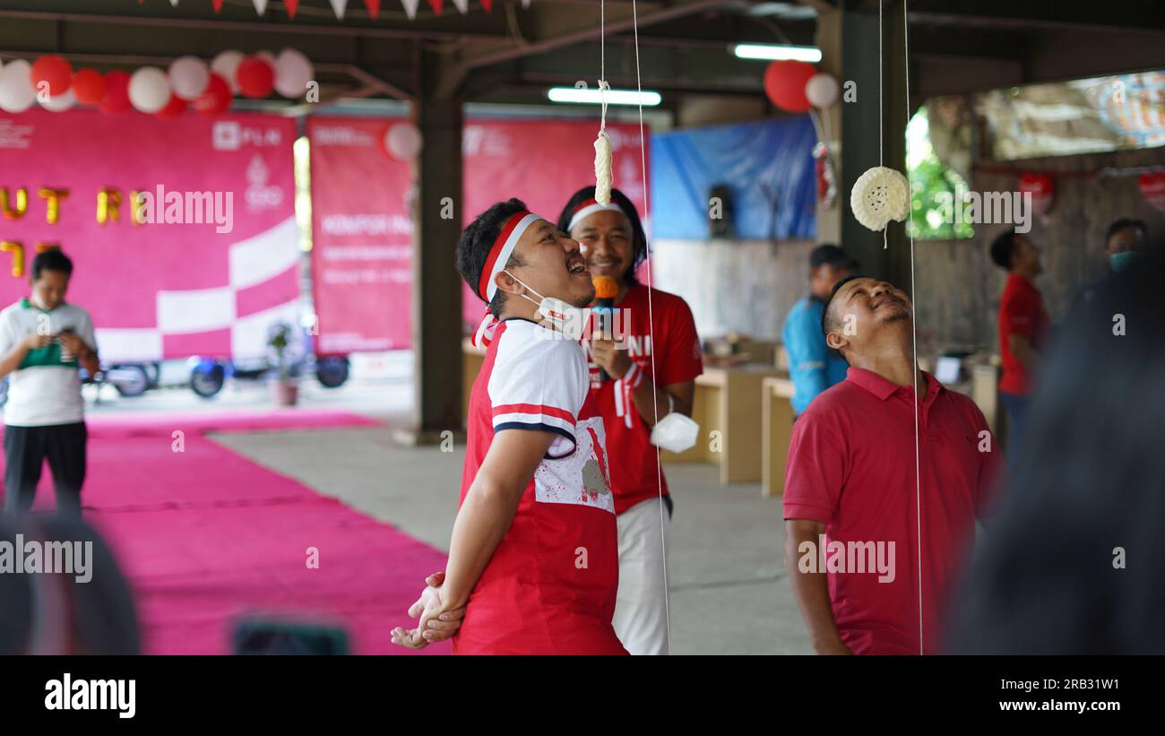 Concours de crackers, fête de l'indépendance indonésienne. Banque D'Images