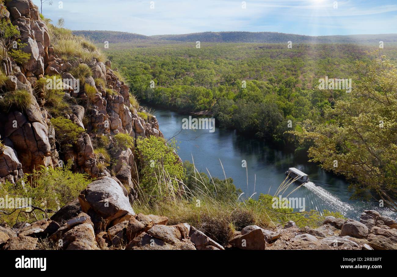 Magnifique outback Australie Katherine gorge avec bateau touristique Banque D'Images