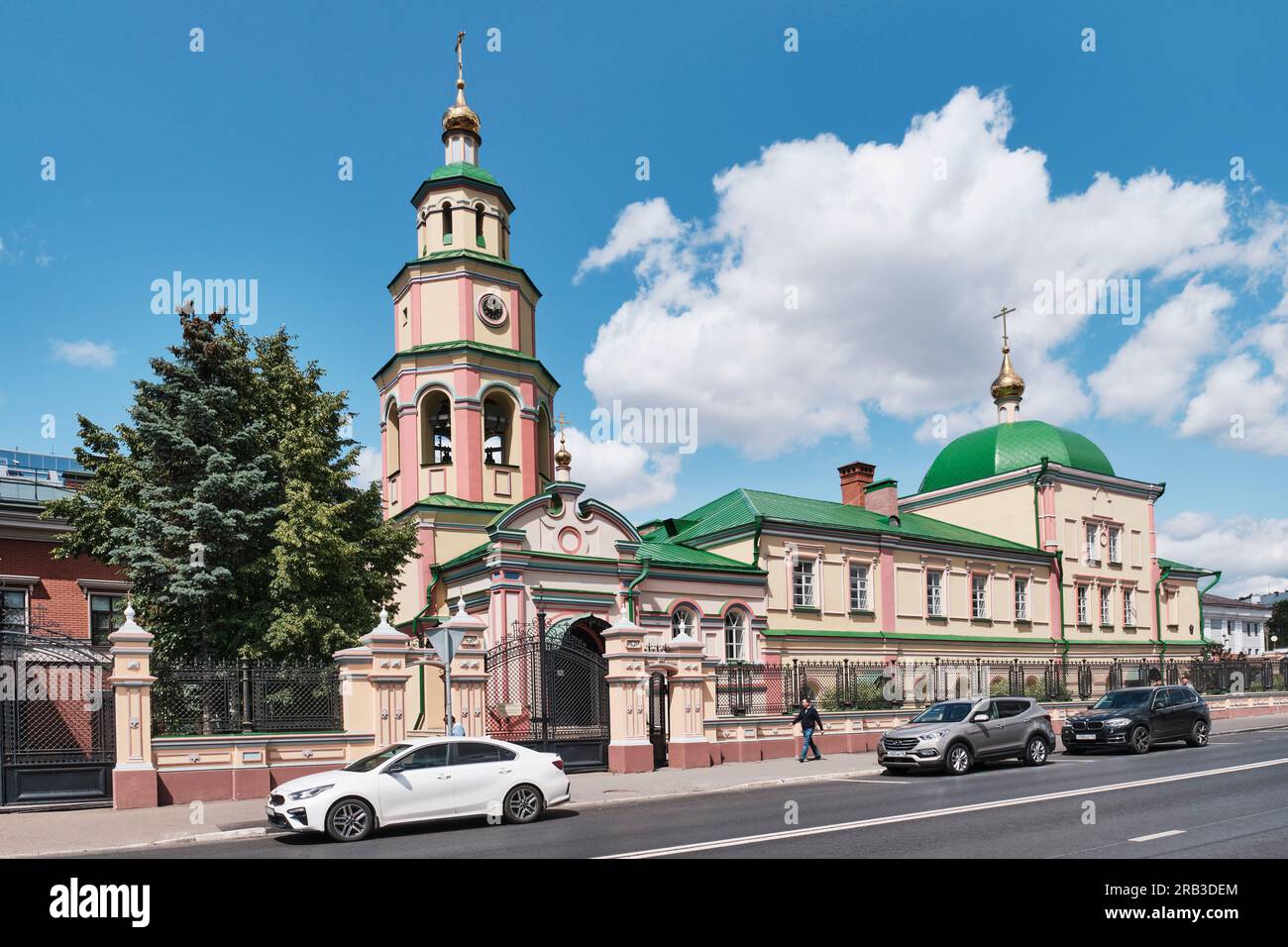 Kazan, Russie - juin 8. 2023 : Construction de l'Église orthodoxe de la descente du Saint-Esprit, consacrée en 1735. Construit dans la sty baroque russe Banque D'Images