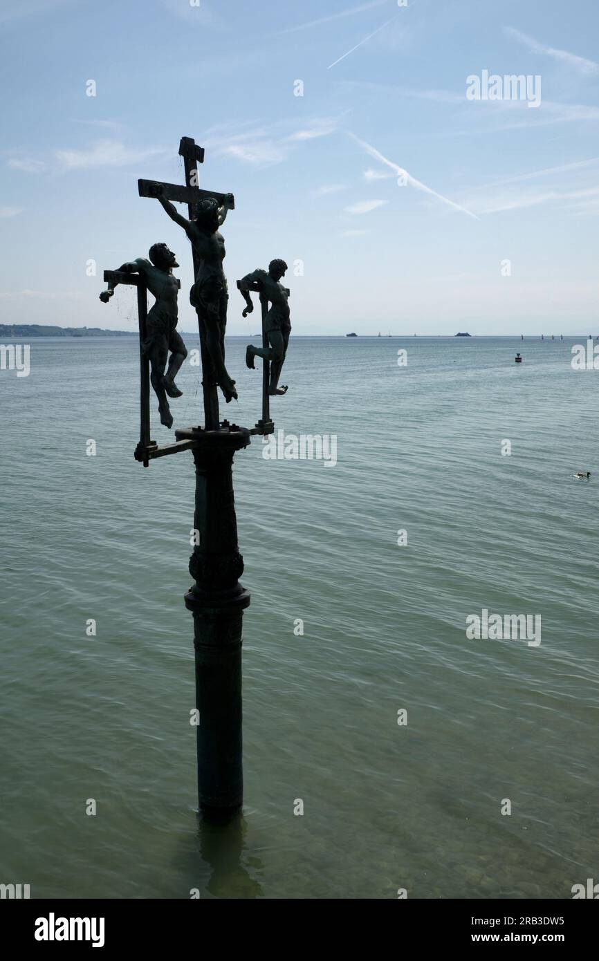 Île de Mainau, Allemagne : la croix suédoise sur la rive du lac de Constance près de l'île de Mainau. Banque D'Images Île de Mainau, Allemagne : la croix suédoise sur la rive du lac de Constance près de l'île de Mainau. Banque D'Images