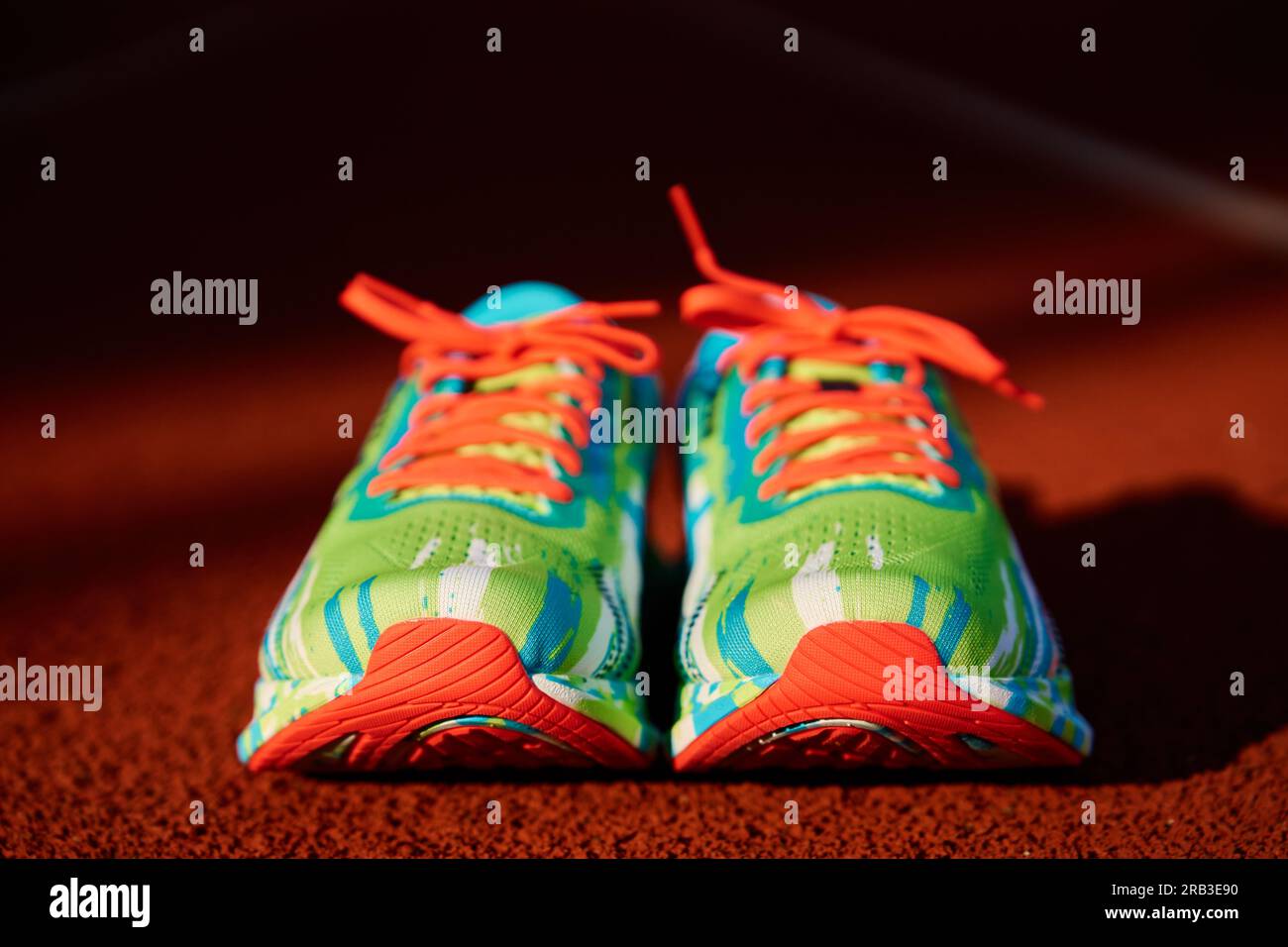 Chaussures de running sur piste de stade, paire de baskets de sport pour l'entraînement de triathlon Banque D'Images