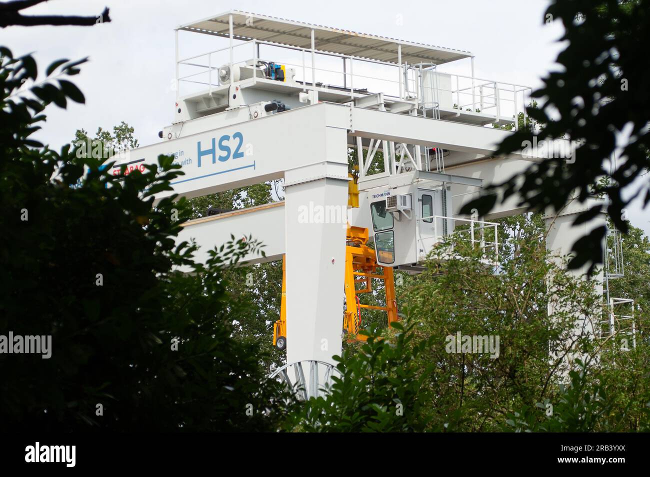 Ruislip, Royaume-Uni. 6 juillet 2023. L'une des grues de 45 tonnes utilisées pour soulever les segments de tunnel pour les tunnels ferroviaires à grande vitesse HS2 en construction souterraine. Crédit : Maureen McLean/Alamy Live News Banque D'Images