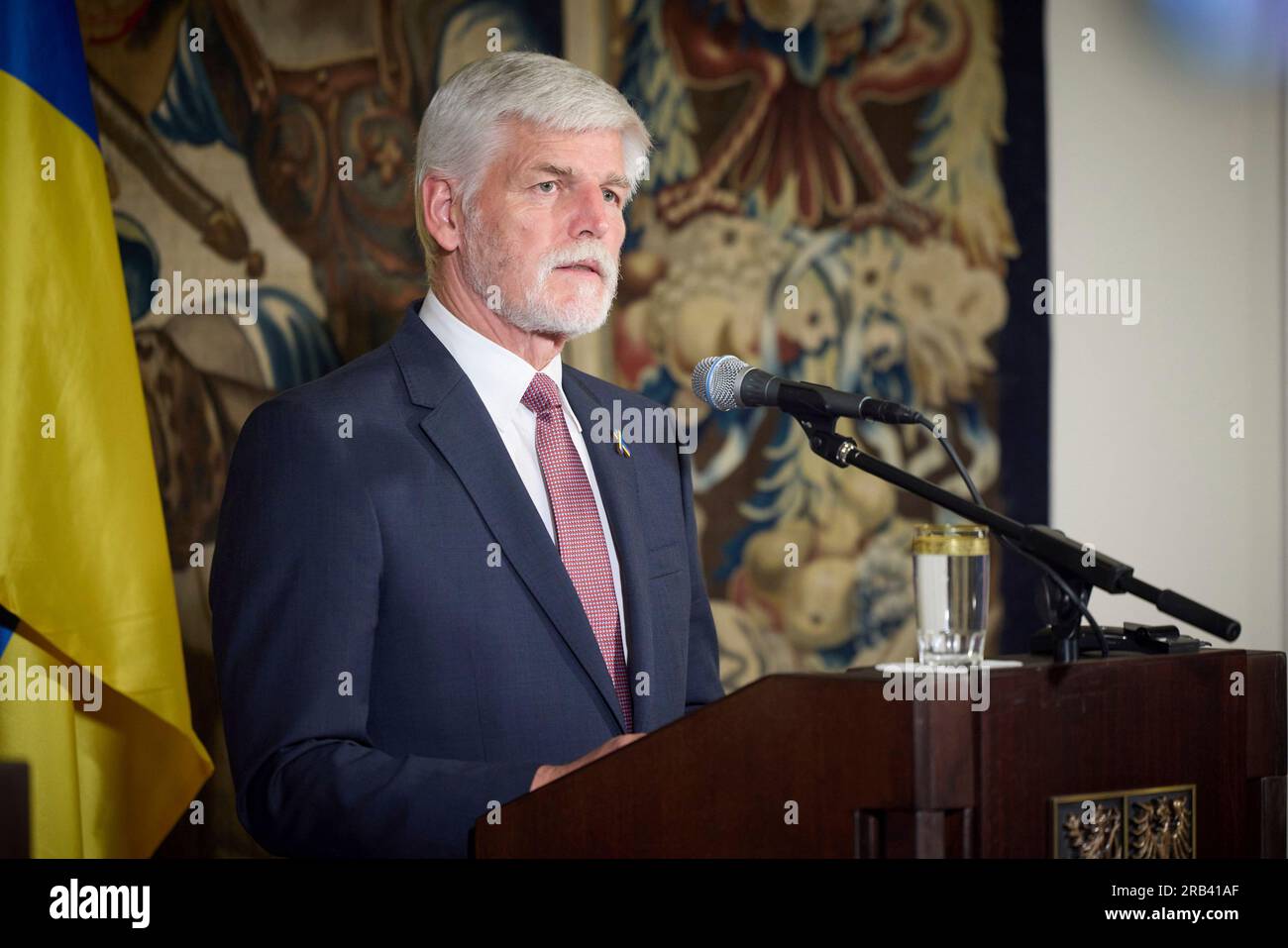 Prague, République tchèque. 06 juillet 2023. Le président tchèque Petr Pavel, à droite, répond à une question lors d’une conférence de presse conjointe avec le président ukrainien Volodymyr Zelenskyy à la suite de réunions bilatérales au château de Prague, le 6 juillet 2023 à Prague, en République tchèque. Crédit : Présidence ukrainienne/Présidence ukrainienne/Alamy Live News Banque D'Images