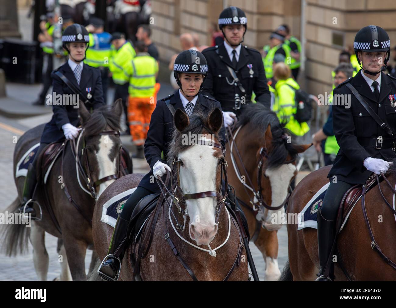 Officiers de police montés de la police écossaise lors de cérémonies à Édimbourg pour que le roi reçoive les honneurs d'Écosse Banque D'Images