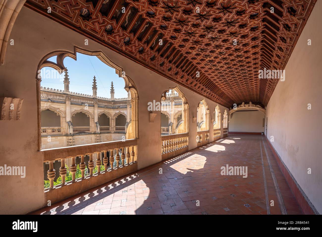 Cloître supérieur au monastère de San Juan de los Reyes - Tolède, Espagne Banque D'Images