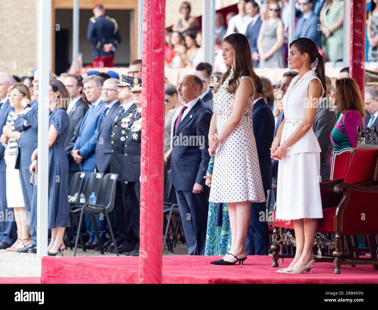 Saragosse. Espagne. 7 juillet 2023. Felipe de Borbón et Letizia Ortiz Rois d'Espagne et la Princesse Leonor de Borbón des Asturies ont présidé à la remise des dépêches royales aux officiers de l'armée espagnole diplômés de l'Académie militaire générale de Saragosse Juan Antonio Pérez / Alamy Live News Banque D'Images