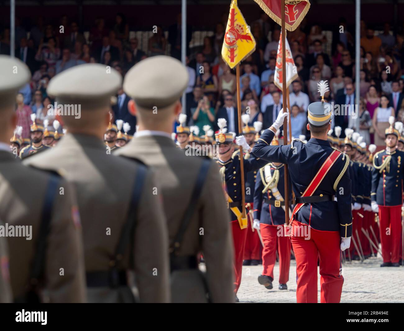 Saragosse. Espagne. 7 juillet 2023. Felipe de Borbón et Letizia Ortiz Rois d'Espagne et la Princesse Leonor de Borbón des Asturies ont présidé à la remise des dépêches royales aux officiers de l'armée espagnole diplômés de l'Académie militaire générale de Saragosse Juan Antonio Pérez / Alamy Live News Banque D'Images