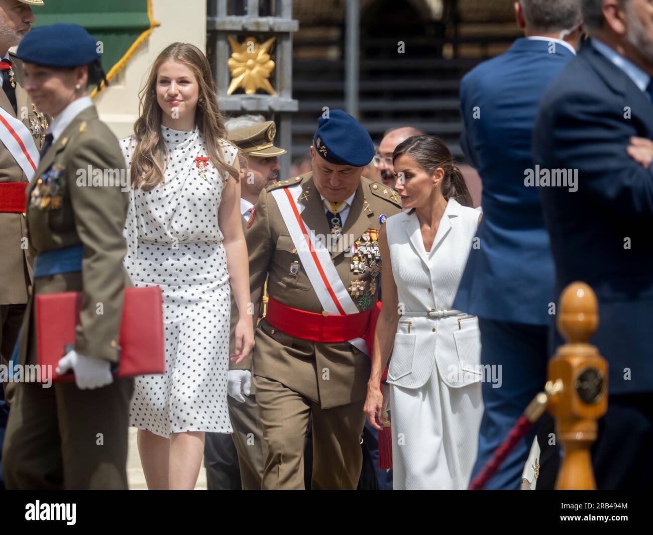 Saragosse. Espagne. 7 juillet 2023. Felipe de Borbón et Letizia Ortiz Rois d'Espagne et la Princesse Leonor de Borbón des Asturies ont présidé à la remise des dépêches royales aux officiers de l'armée espagnole diplômés de l'Académie militaire générale de Saragosse Juan Antonio Pérez / Alamy Live News Banque D'Images