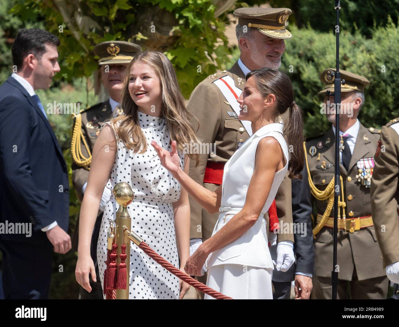 Saragosse. Espagne. 7 juillet 2023. Felipe de Borbón et Letizia Ortiz Rois d'Espagne et la Princesse Leonor de Borbón des Asturies ont présidé à la remise des dépêches royales aux officiers de l'armée espagnole diplômés de l'Académie militaire générale de Saragosse Juan Antonio Pérez / Alamy Live News Banque D'Images