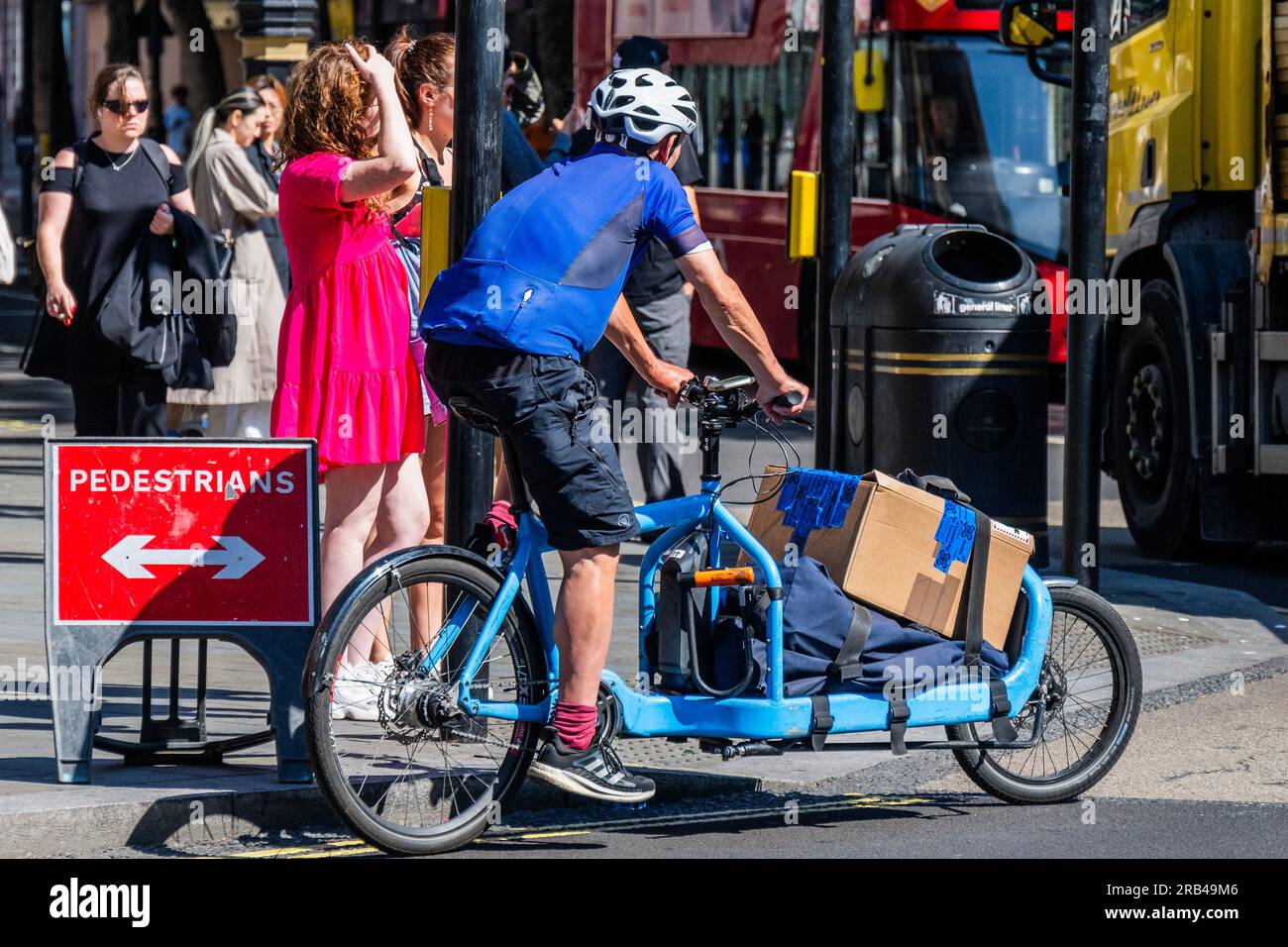 Londres, Royaume-Uni. 7 juillet 2023. Les vélos cargo deviennent une forme ou un transport important pour les livreurs et les ouvriers. Crédit : Guy Bell/Alamy Live News Banque D'Images