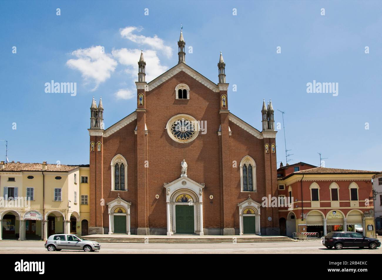 L'Italie, l'Emilie Romagne, Cortemaggiore, Patrioti Town Square, Santa Maria delle Grazie collegiate Banque D'Images