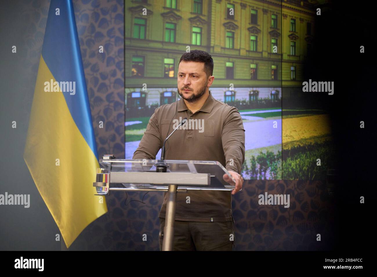Prague, République tchèque. 07 juillet 2023. Le président ukrainien Volodymyr Zelenskyy écoute une question lors d’une conférence de presse conjointe organisée par le Premier ministre tchèque Petr Fiala, à l’Académie Straka, le 7 juillet 2023 à Prague, en République tchèque. Crédit : Présidence ukrainienne/Présidence ukrainienne/Alamy Live News Banque D'Images