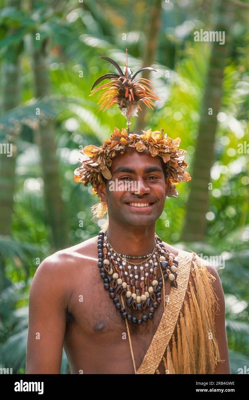 Homme en costume national, île de Tanna, Vanuatu, Mélanésie Banque D'Images