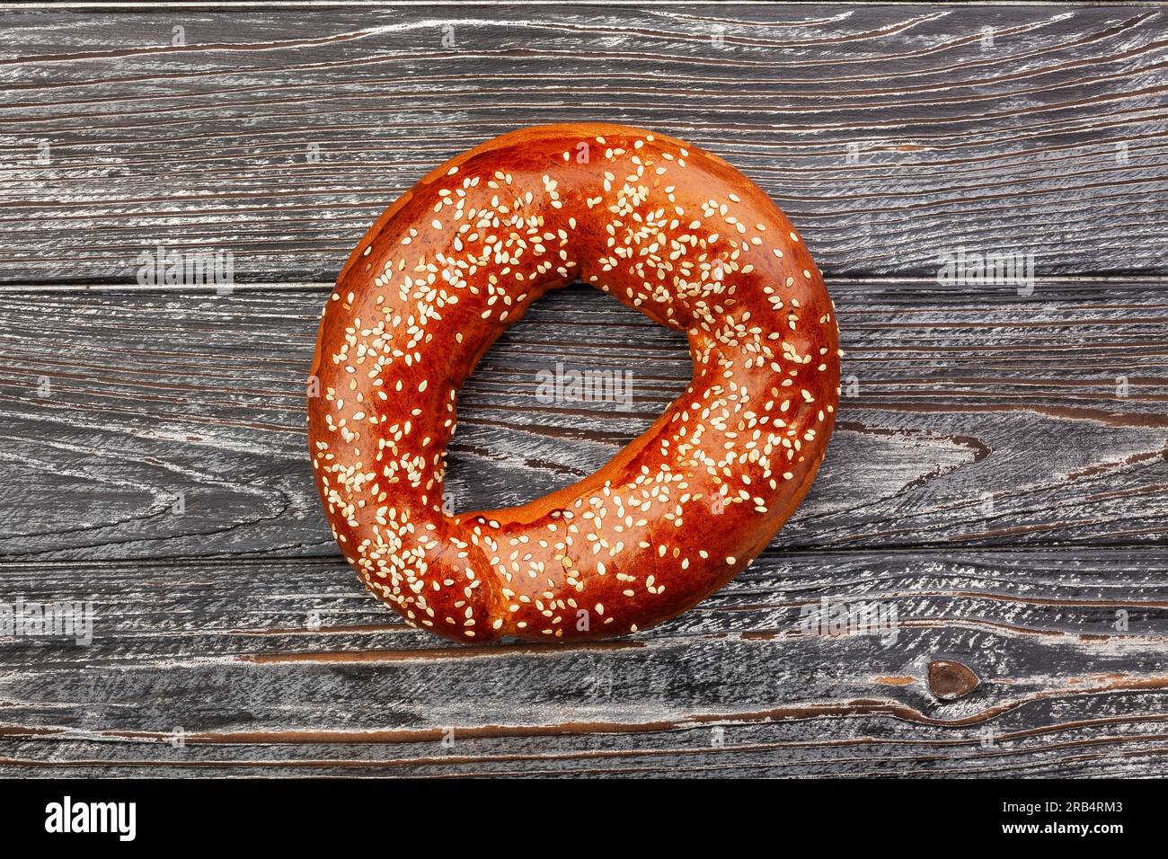 bagel sur fond de bois rustique Banque D'Images